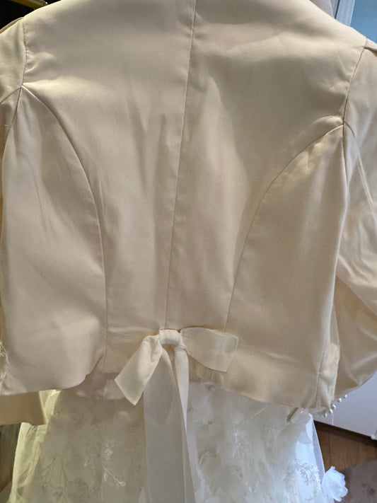 Veste courte en satin Taille 38