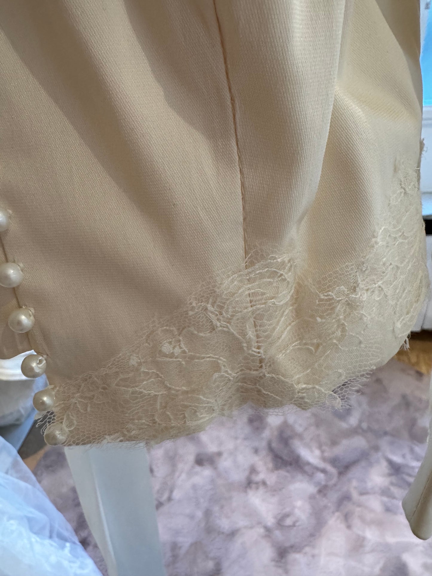 Veste courte en satin Taille 38