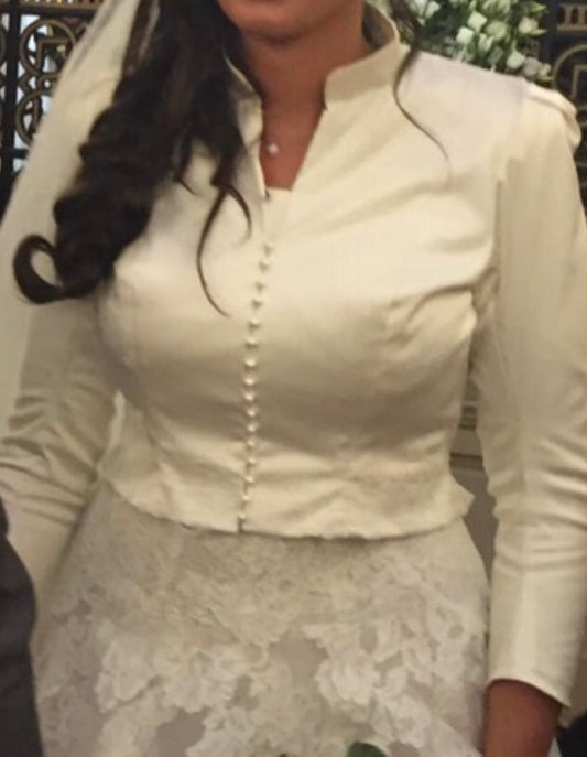 Veste courte en satin Taille 38