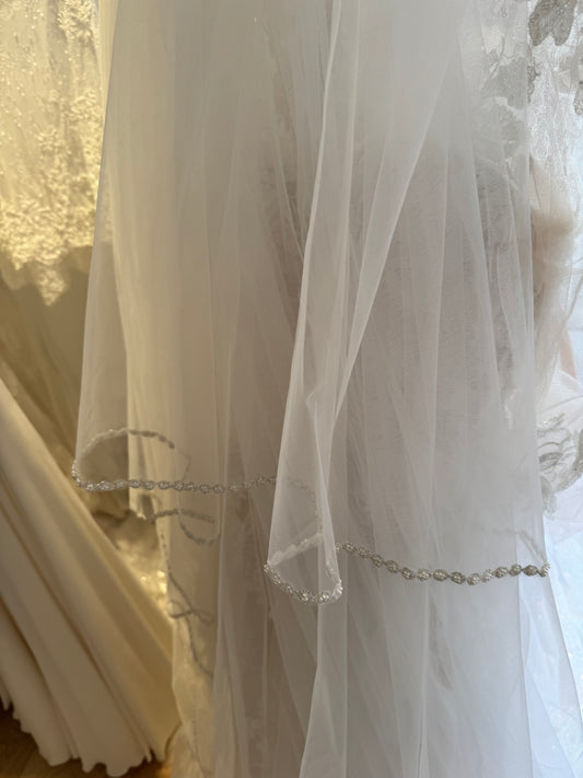 Voile à rabat perlé